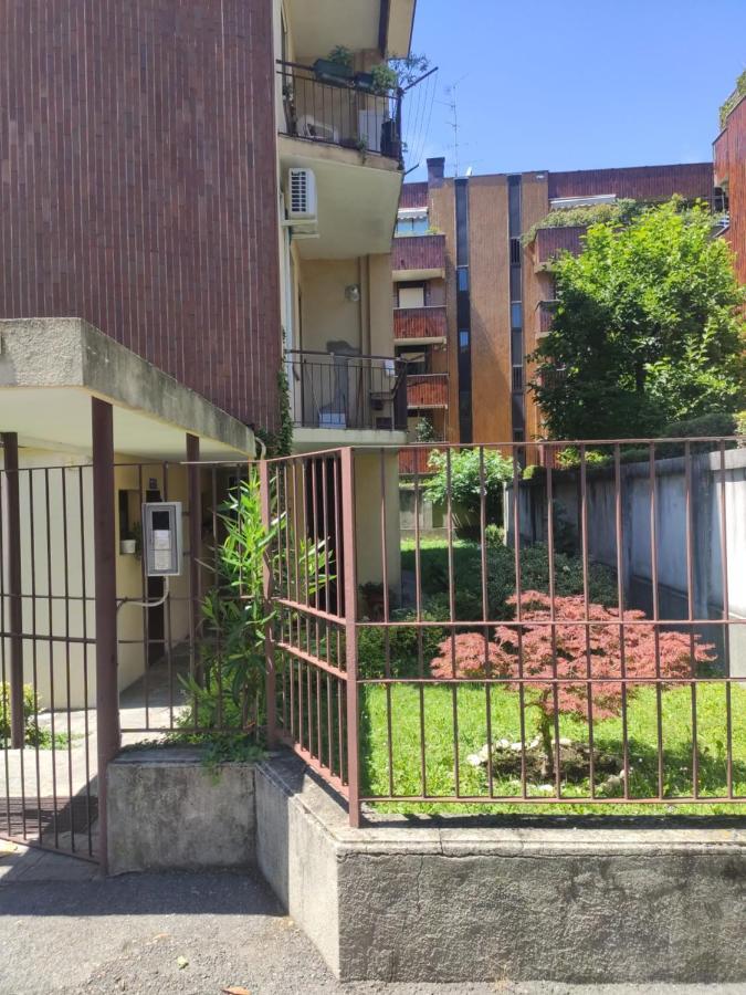 Appartamento C&Y Torelli 1 Новара Екстериор снимка
